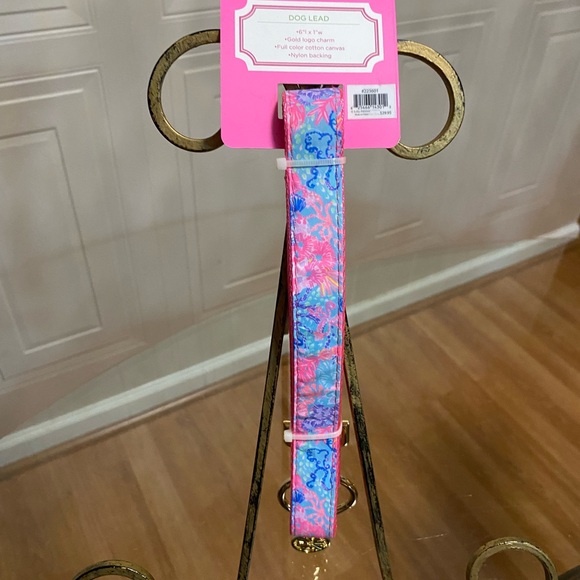 NEW Lilly Pulitzer M/L Leash/Lead Pink NWT Good Logo Charm Full Color Canvas - Picture 2 of 7